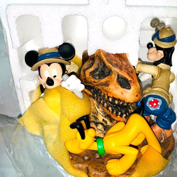Disney Animal Kingdom Big Dig in the Boneyard Figurine Sculpture w Clock NEW - Picture 3 of 13